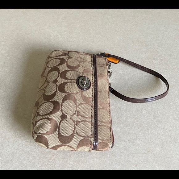 Coach wristlet. - Picture 11 of 16